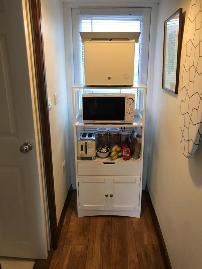 Cute Self-Contained Guest Room With Ensuite And Private Decked Porch In גלסטונברי מראה חיצוני תמונה